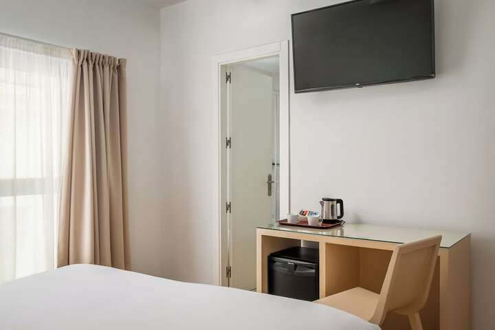 Room 28 of 53