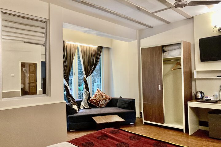 Room 33 of 61