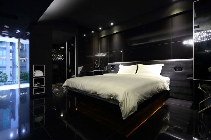 Room 37 of 74