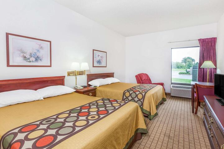 1 King Bed (2 of 14)