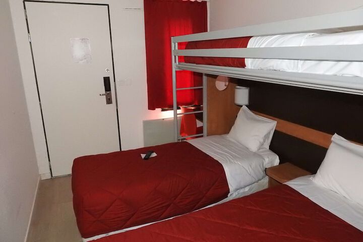 Room 13 of 32