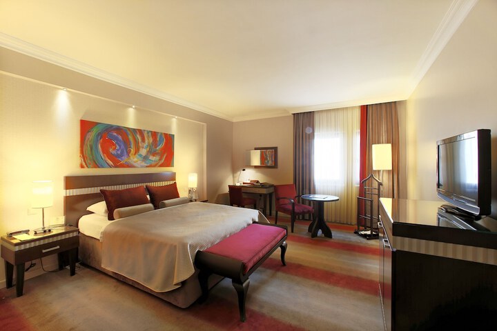 Room 7 of 204