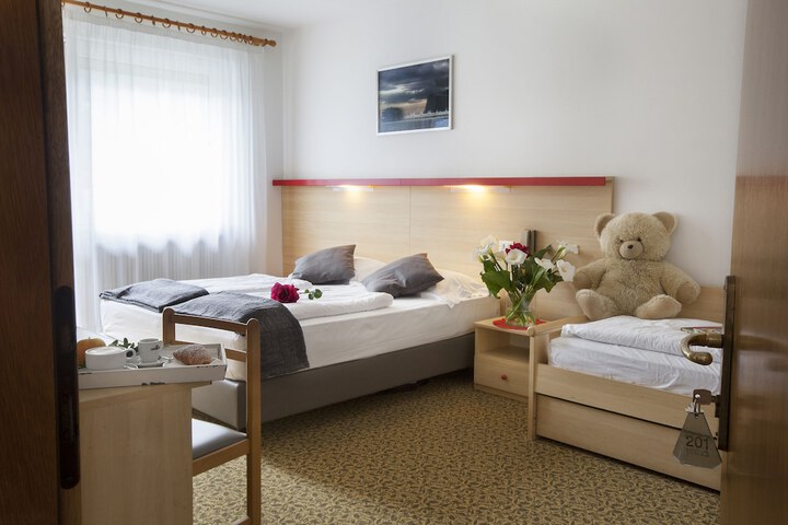 Room 7 of 73