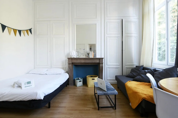 Room 6 of 14