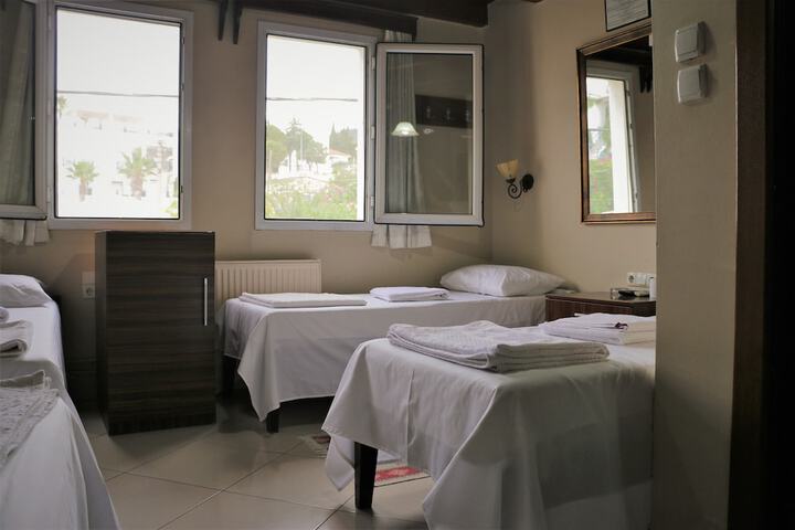 Room 8 of 30
