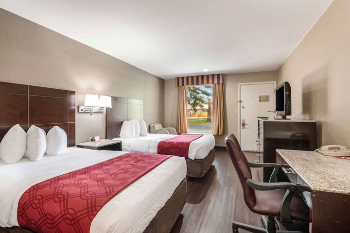 2 Double Beds (3 of 9)