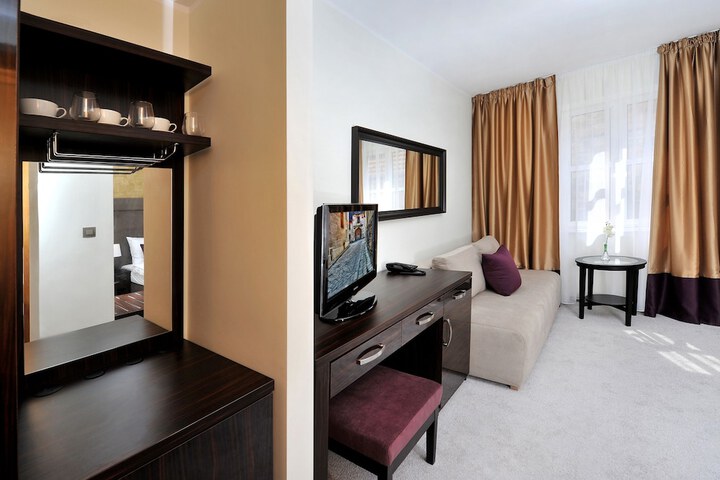 Room 12 of 38
