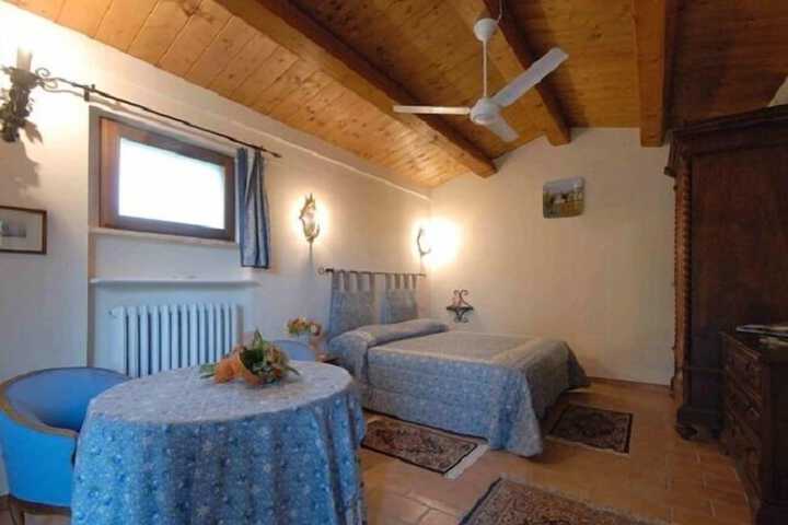 Room 9 of 27