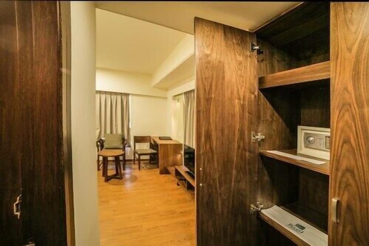 Room 8 of 20
