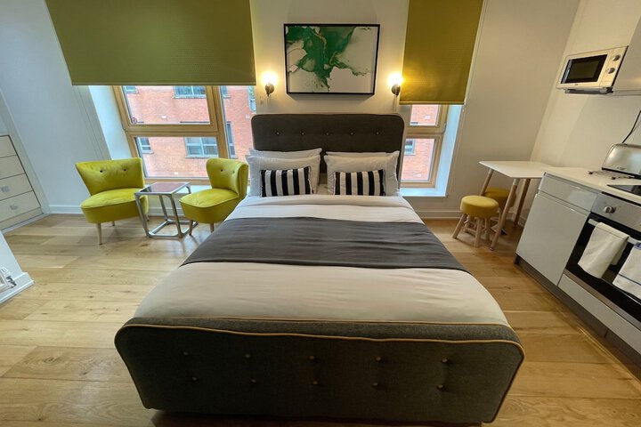 Room 7 of 296