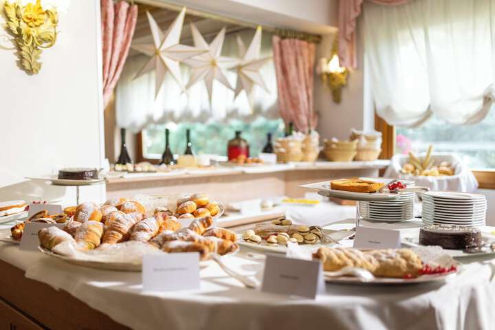 Dining 154 of 180