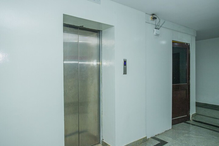 Ballroom/Hall 24 of 24