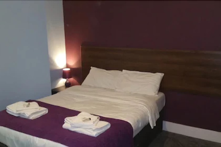 Room 4 of 43