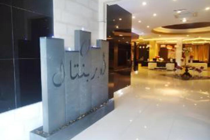 Sandy Le Oriental Hotel