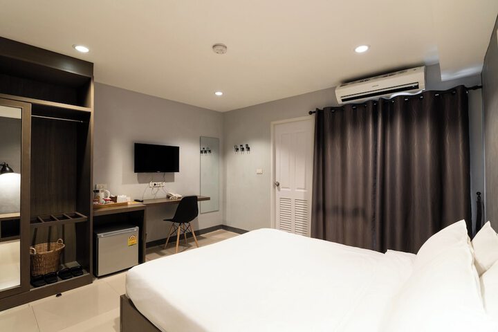 Room 15 of 37