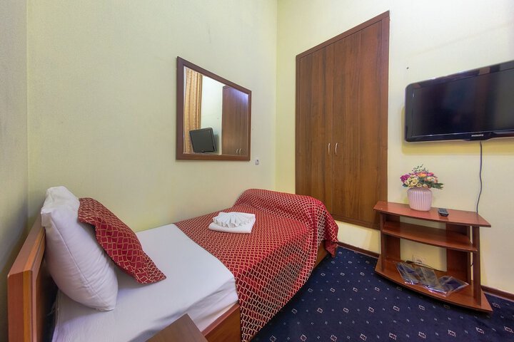 Room 6 of 48