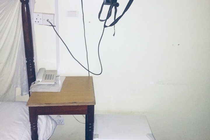Room 10 of 19