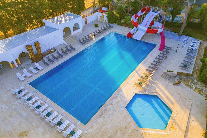 Pool 56 of 209