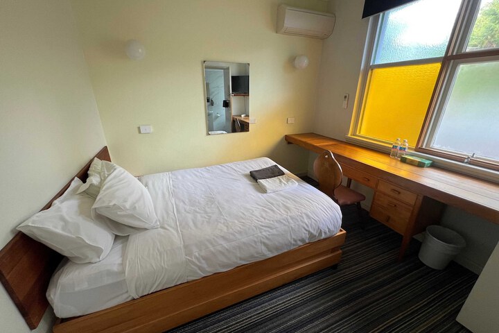 Room 9 of 109