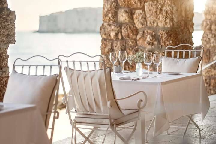 Dining 73 of 98