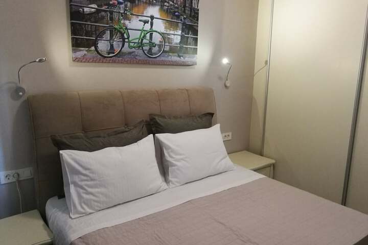Room 12 of 104