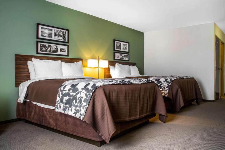 2 Queen Beds (1 of 7)