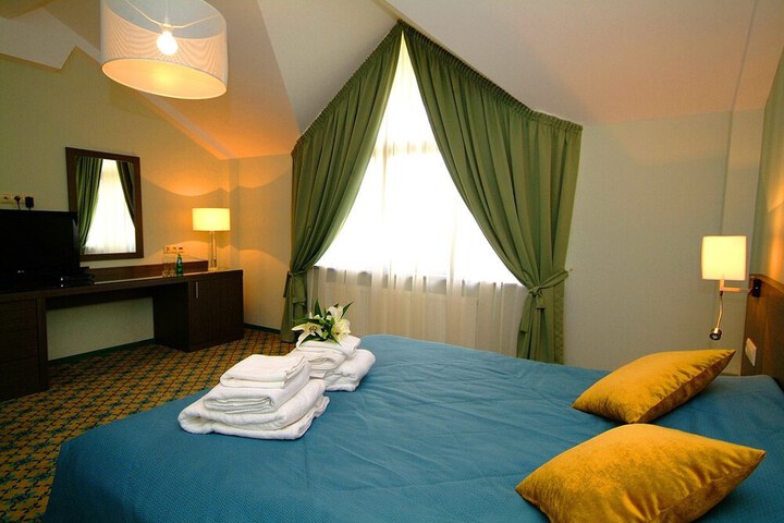 Room 4 of 65