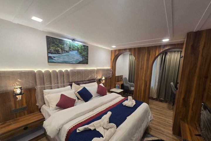 Room 3 of 9