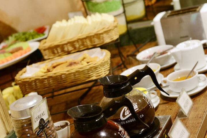 Breakfast/Coffee Service 14 of 22
