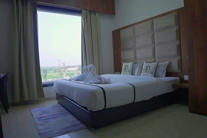 Room 2 of 6