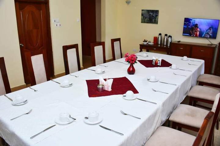 Dining 10 of 16