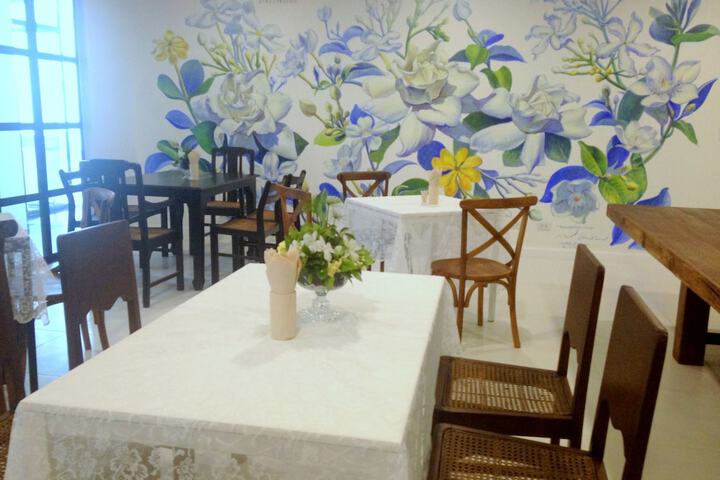 Dining 23 of 42