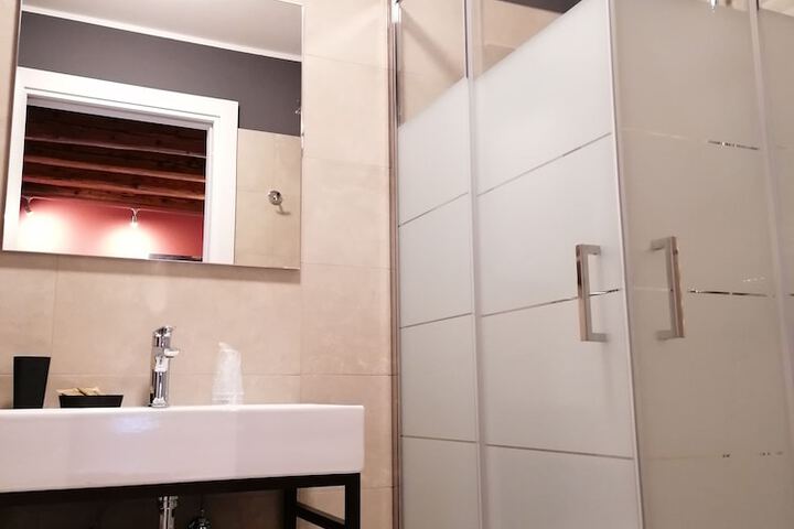 Room 33 of 78