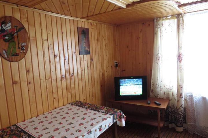 Room 4 of 10