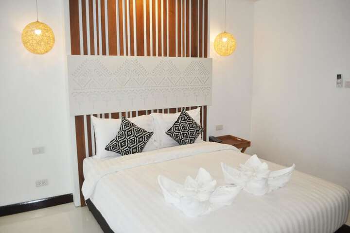 Room 25 of 77