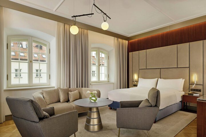 Room 15 of 82