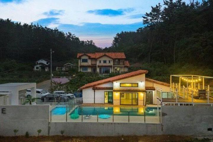Taean Y and J House Pool Villa