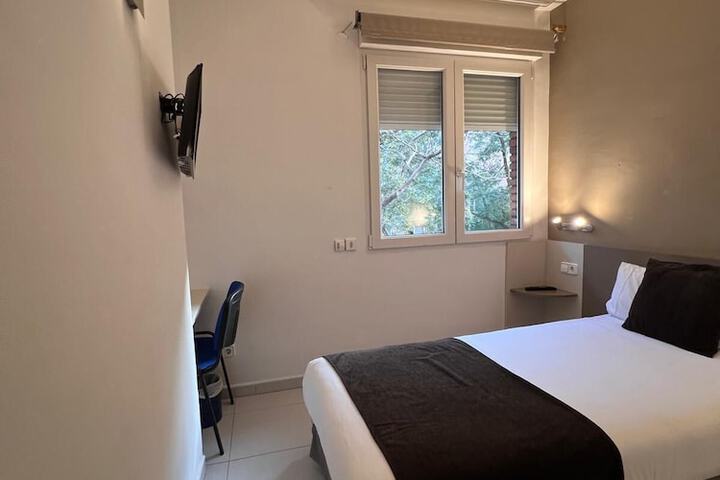 Room 14 of 80