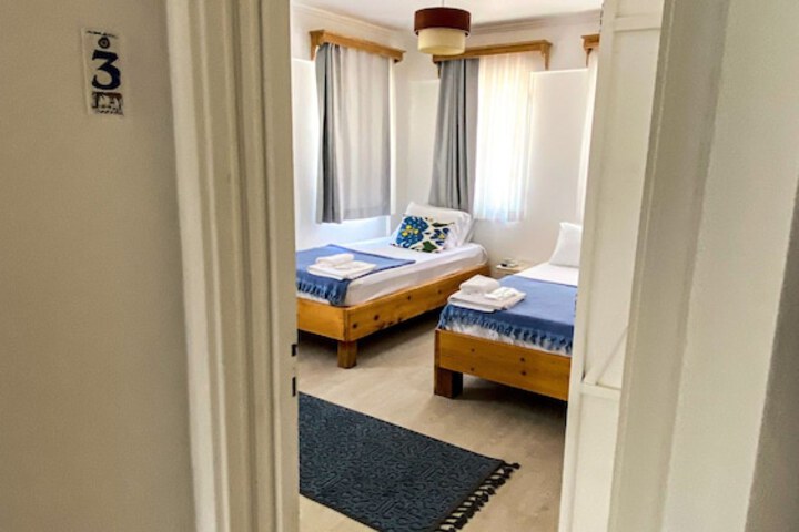 Room 9 of 35