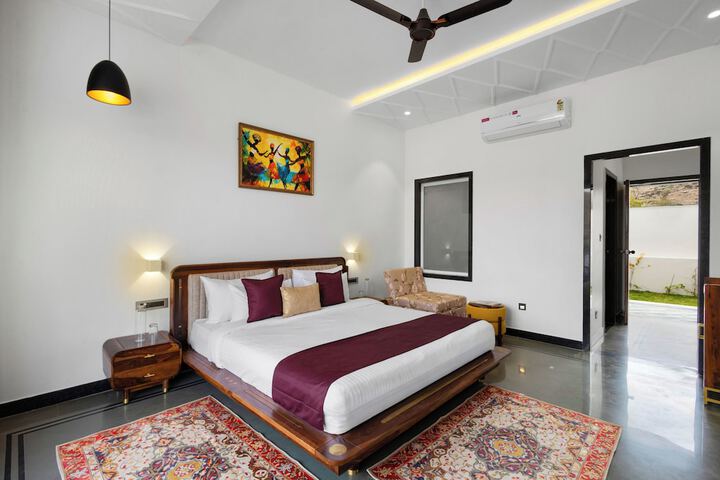 Room 6 of 25