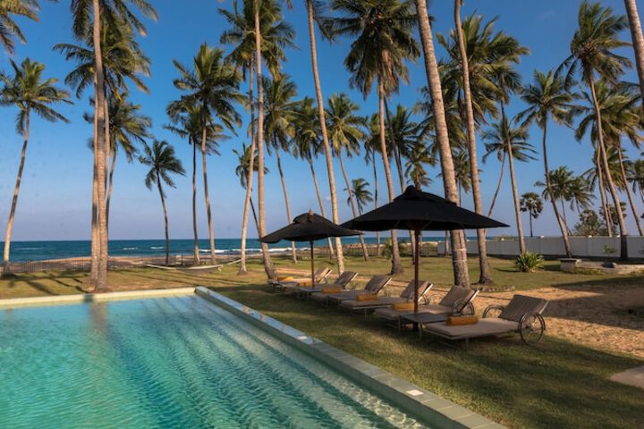 Hotel Pool