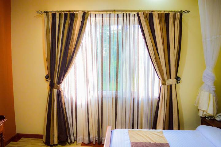 Room 4 of 27