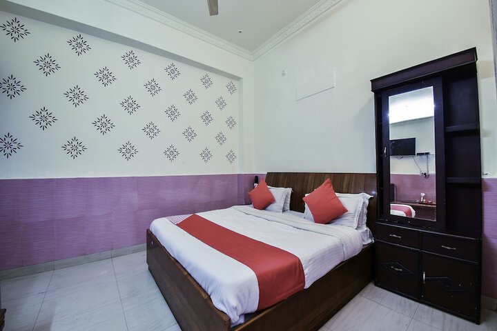 Room 9 of 21