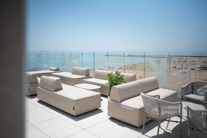 Sundeck 35 of 40