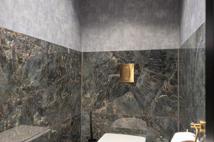 Room 6 of 6