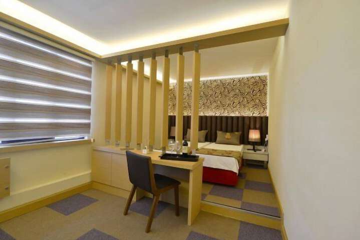 Room 12 of 21