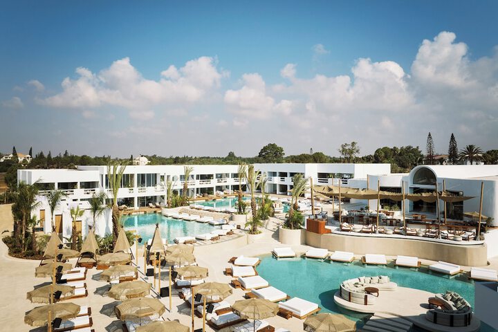 Hotel Exterior 105 of 110