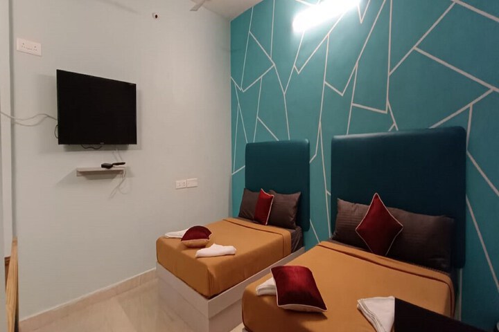 Room 8 of 40