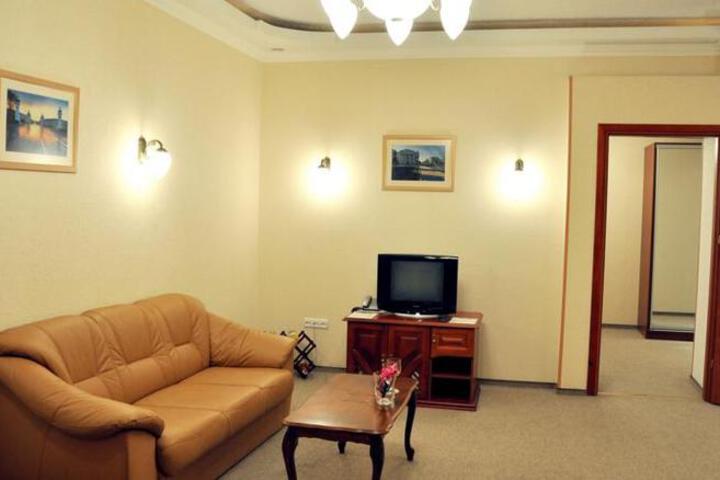 Room 4 of 6