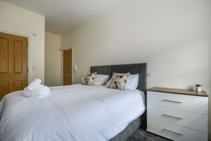 Room 8 of 9